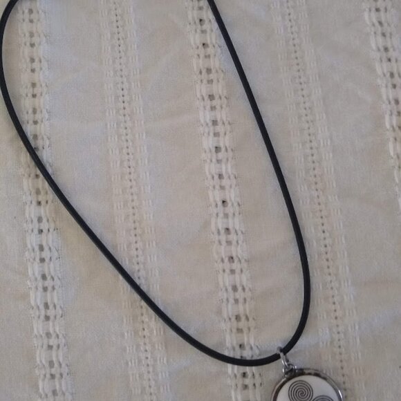 SET of 4  Kid's Teen Girl's Youth necklace assortment multi-materials/colors - Picture 11 of 15